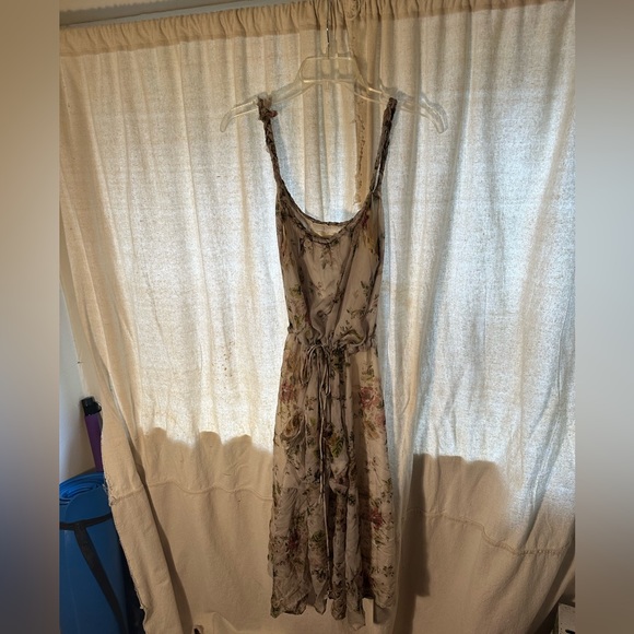 Cute lil dress - Picture 1 of 6